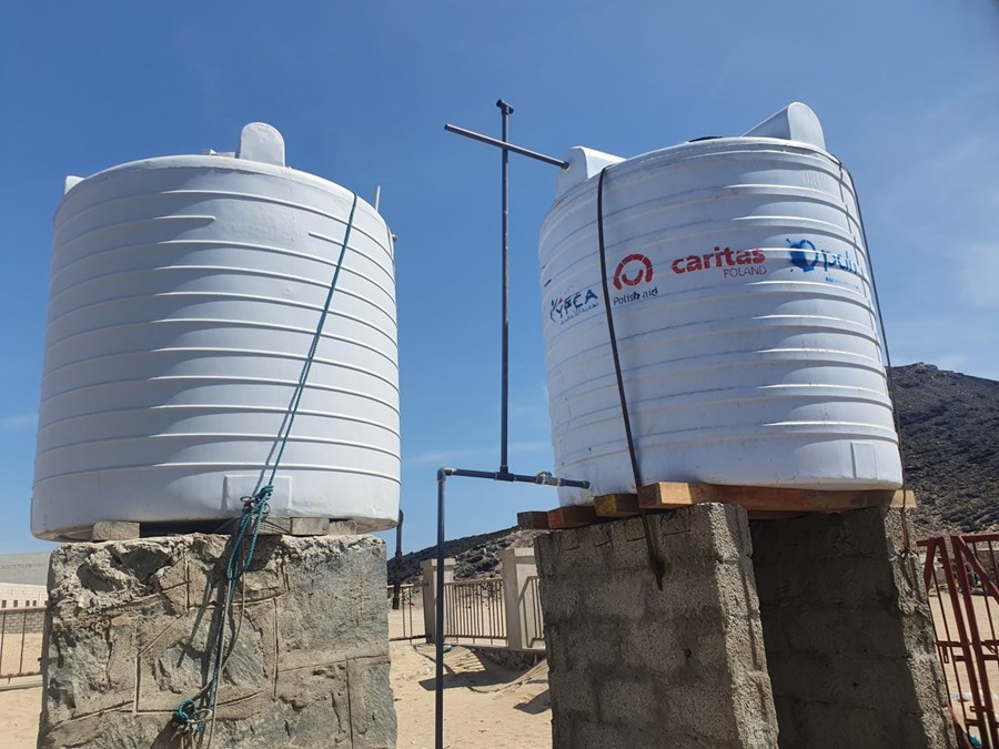 Caritas hjälper med vattenförsörjningen. Foto: Caritas Poland