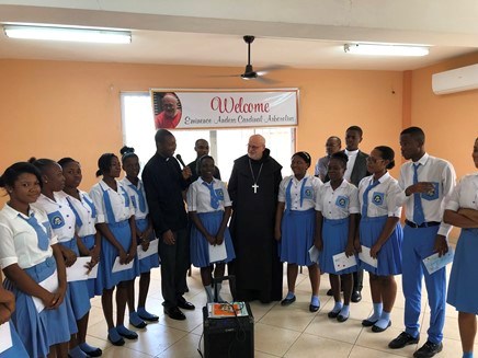 Kardinal Anders Arborelius besöker skola i Port-au-Prince. Foto: Monika Andersson