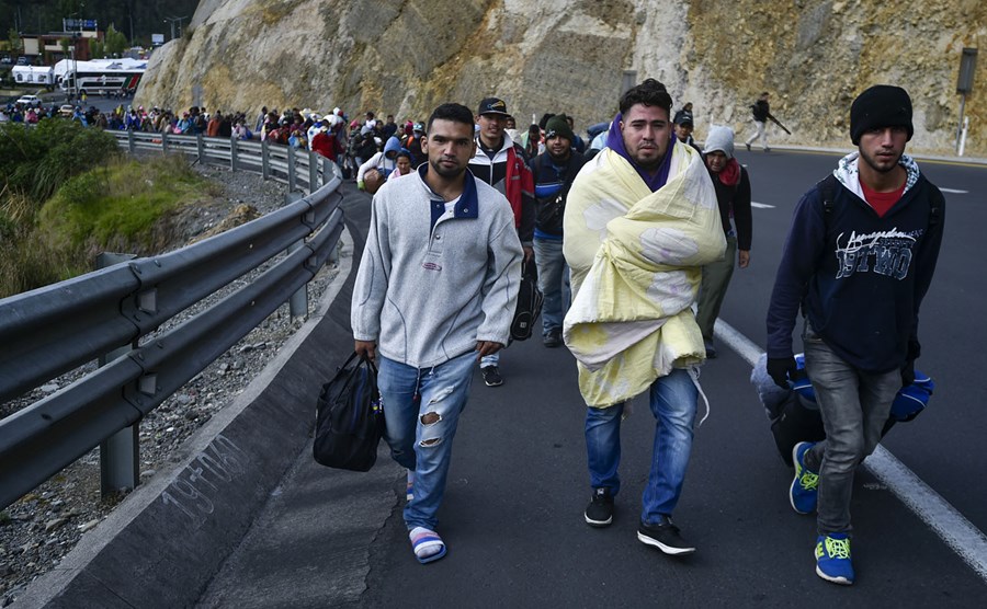 Hittills beräknas omkring fyra miljoner människor ha lämnat Venezuela