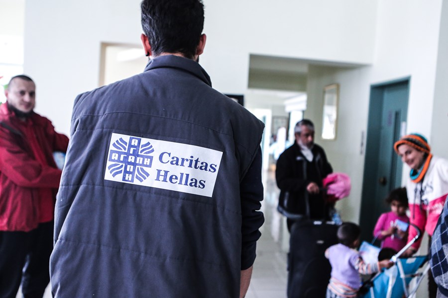 Flyktingmottagning på Lesbos.                         Bild: Lefteris Partsalis/Caritas Schweiz