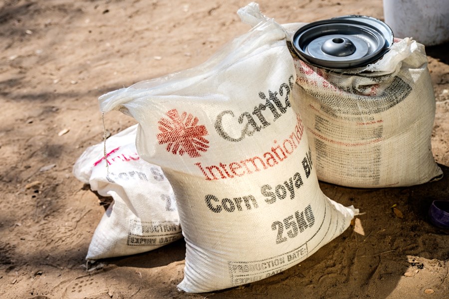 En matranson med stapelfödan i Zimbabwe: majs. Bild: Isabel Corthier/Caritas Internationalis
