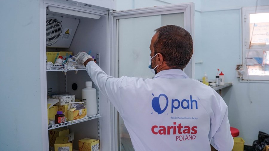 Caritas hjälper till att driva vårdcentralen i Imran. Foto: Caritas Poland