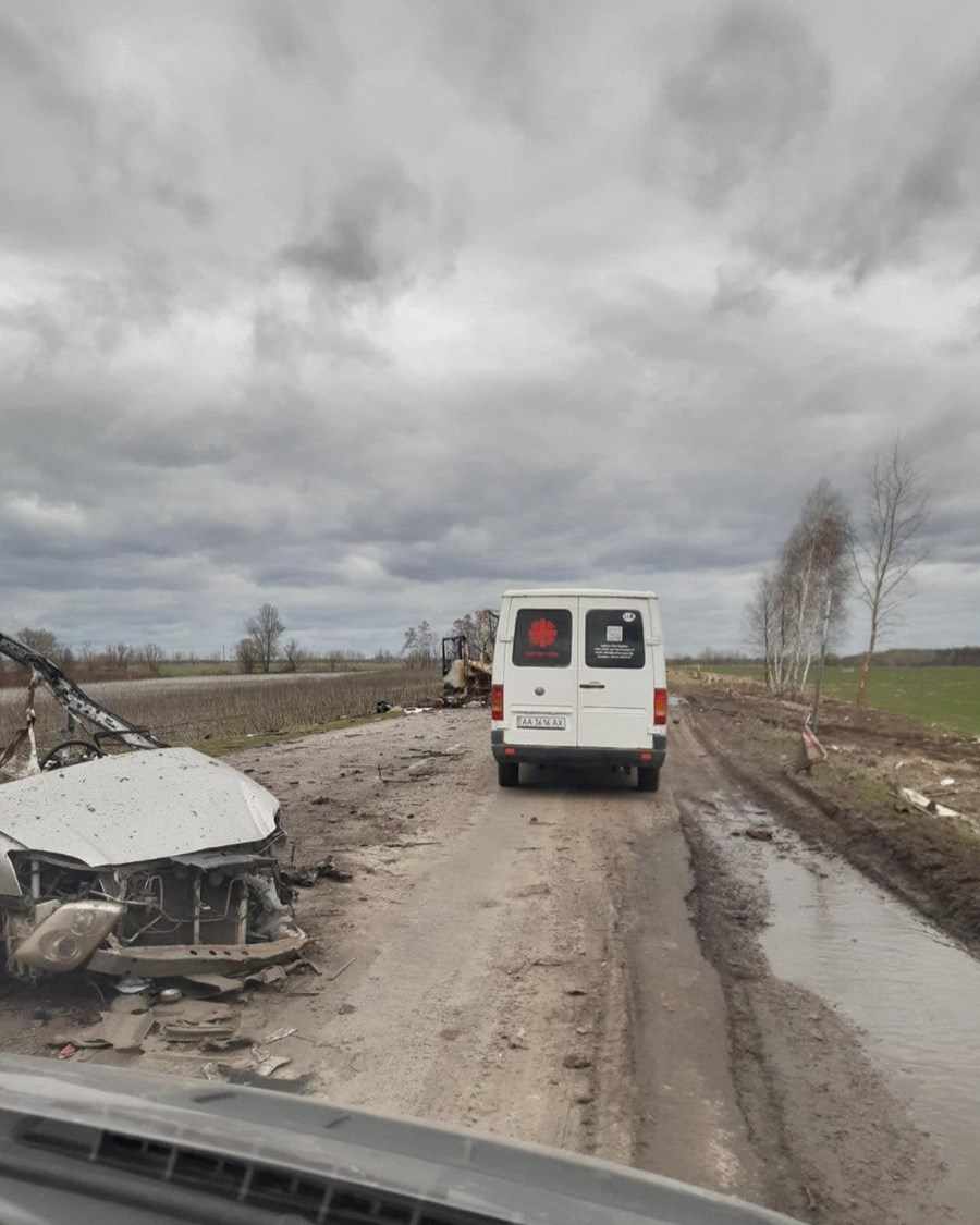 Caritas Spes (Ukraina) bil på väg med hjälp till befolkningen i östra Ukraina. Foto: Caritas Spes