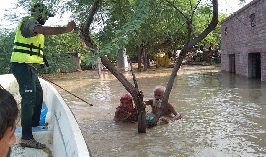 Stora delar av Pakistan har lagts under vatten. Foto: Caritas Pakistan
