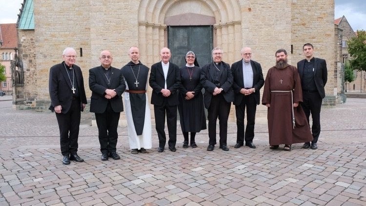 Nordiska biskopskonferensen: Peter Bürcher, Em. Reykjavik, Berislav Grgić, Tromsö, Erik Varden, Trondheim, Bernt Eidsvig, Oslo, sr Anna Mirijam Kaschner, generalsekreterare för NBK, Czeslaw Kozon, Köpenhamn, Anders kardinal Arborelius, Stockholm, David Tencer, Reykjavik, p Marco Pasinato, Helsingfors