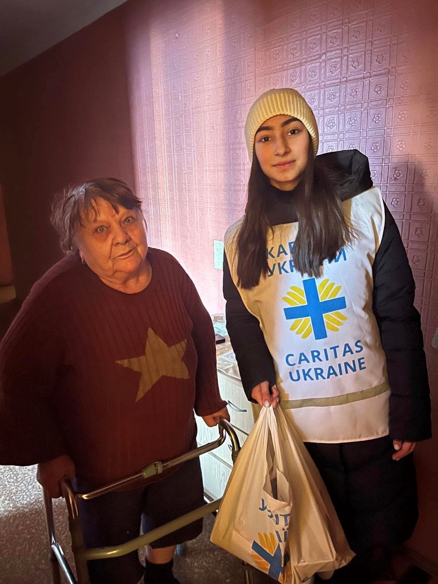 Har man svårt att gå kan det vara extra svårt att klara sig i krig. Foto: Caritas Odessa