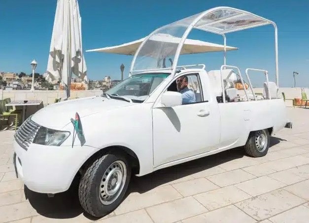 Vehicle of Hope är redo att rulla in i Gaza för att hjälpa skadade och sjuka barn. Foto: Caritas Jerusalem.